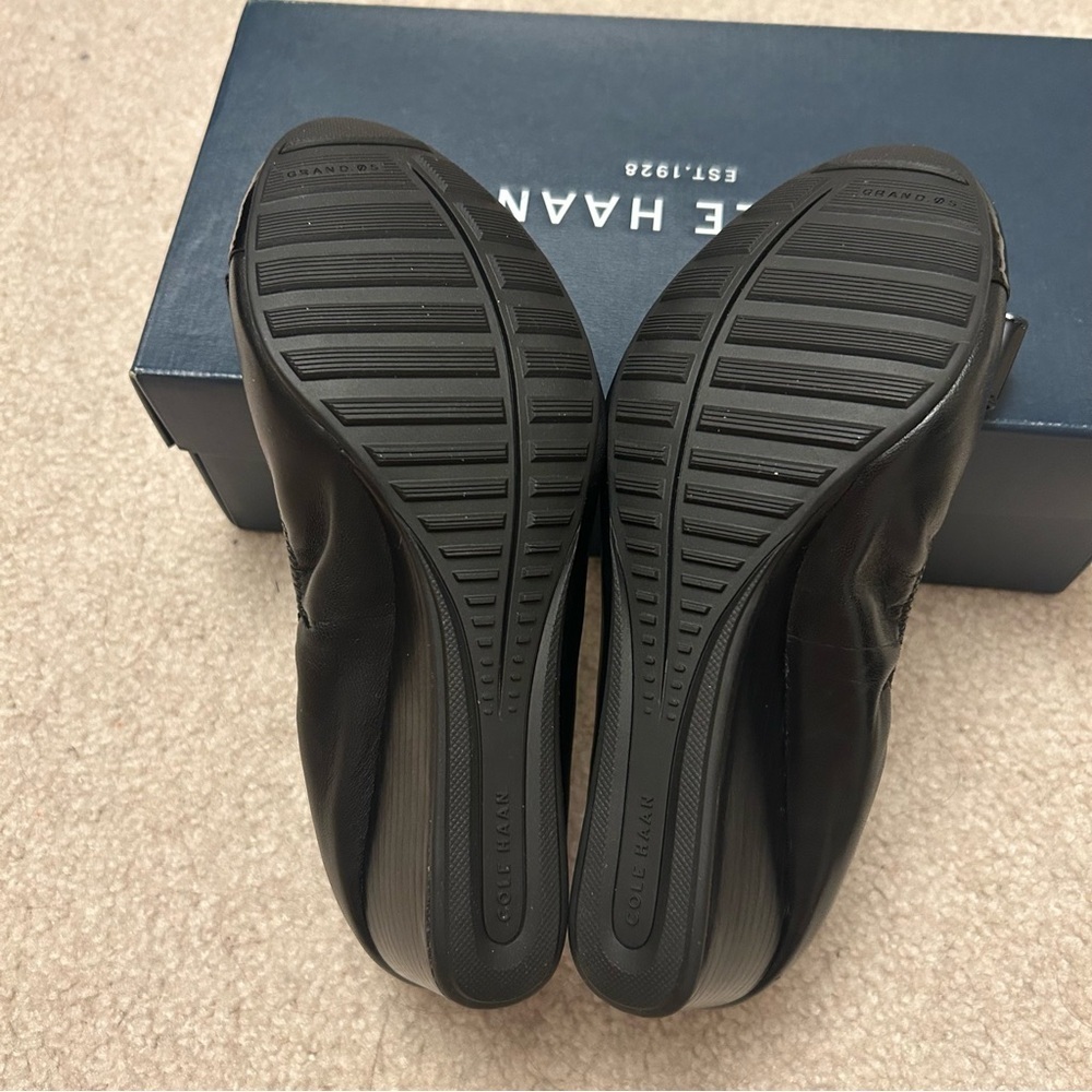 Cole Haan Emory Bow Wedge Pumps in Black Size 6.5B - Picture 8 of 11